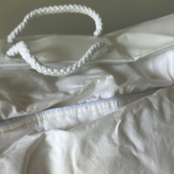 New The Company Store Legends Hotel Best Down Queen Pillow 75% Down Firm Density - Picture 5 of 14